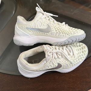 These nikes go on like a sock. They are an off white color.